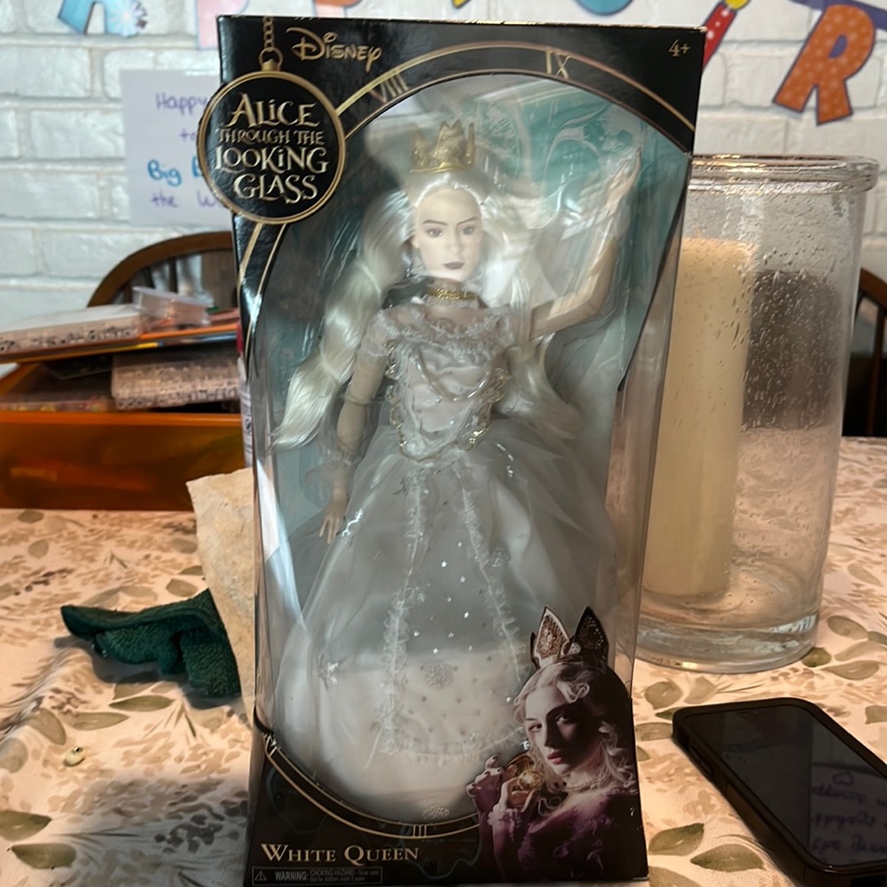 Disney White Queen